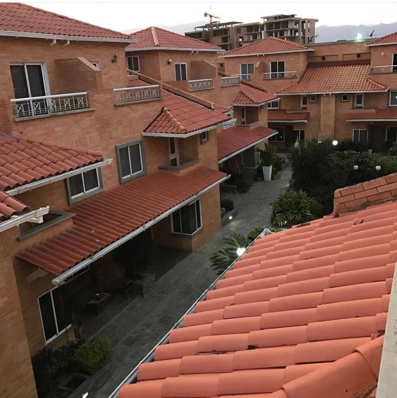 276739 Alquiler bello Townhouse en Villas del Country, terrazas del country, Guataparo, Valencia, ve